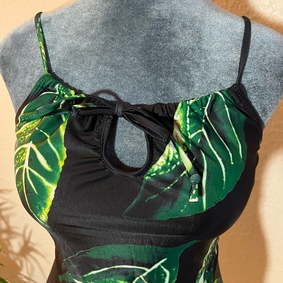 NWOT BLACK LACE-UP ADJUSTABLE LOW BACK ONE PIECE WITH TROPICAL LEAF PRINT - Picture 3 of 11